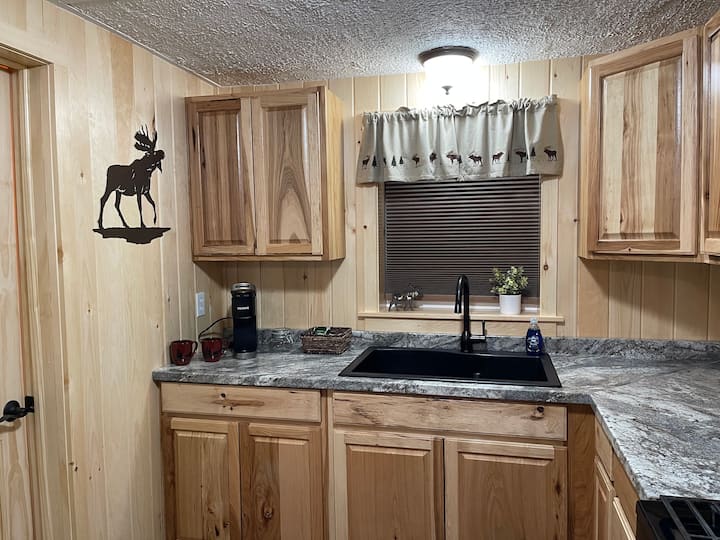 Adirondack Cozy Cabins - Moose Cabin