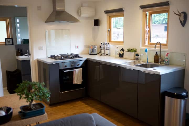 A Peaceful Self-contained Woodland Cabin - Frensham Great Pond