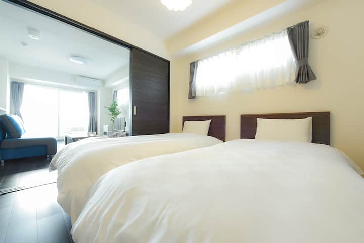 غرفة النوم 2 (سريران مزدوجان)
غرفة النوم رقم2 (سريران مفردان)