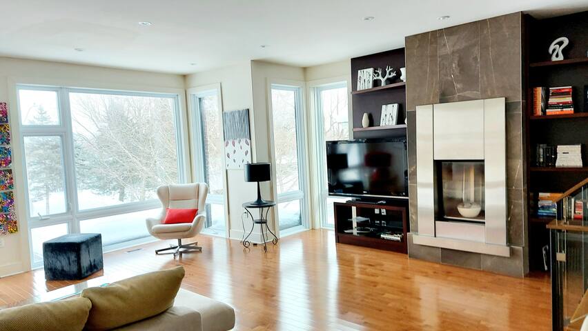 Modern luxury waterfront home in Sandy Hill gallery image 3