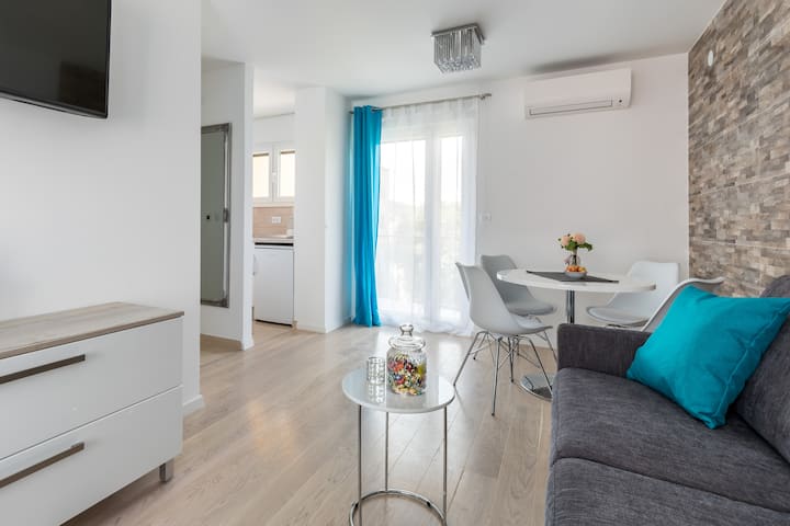 Sala de estar y  comedor.