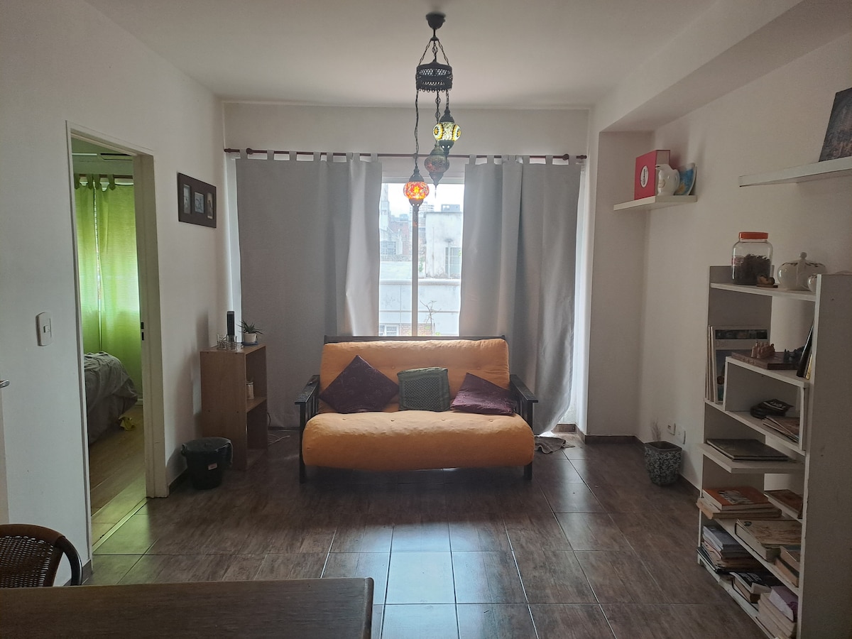 Квартира-студия с балконом и мебелью в Buenos Aires