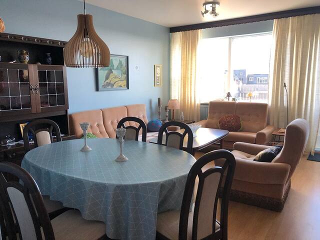 A cozy townhouse by the beach