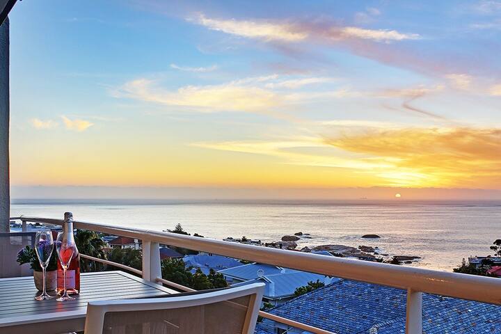 Devinia’s Gem- A sparkly ocean view Penthouse gallery image 2