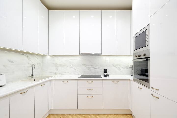 Elegant Apartment in Fancy Kolonaki with Balcony gallery image 5