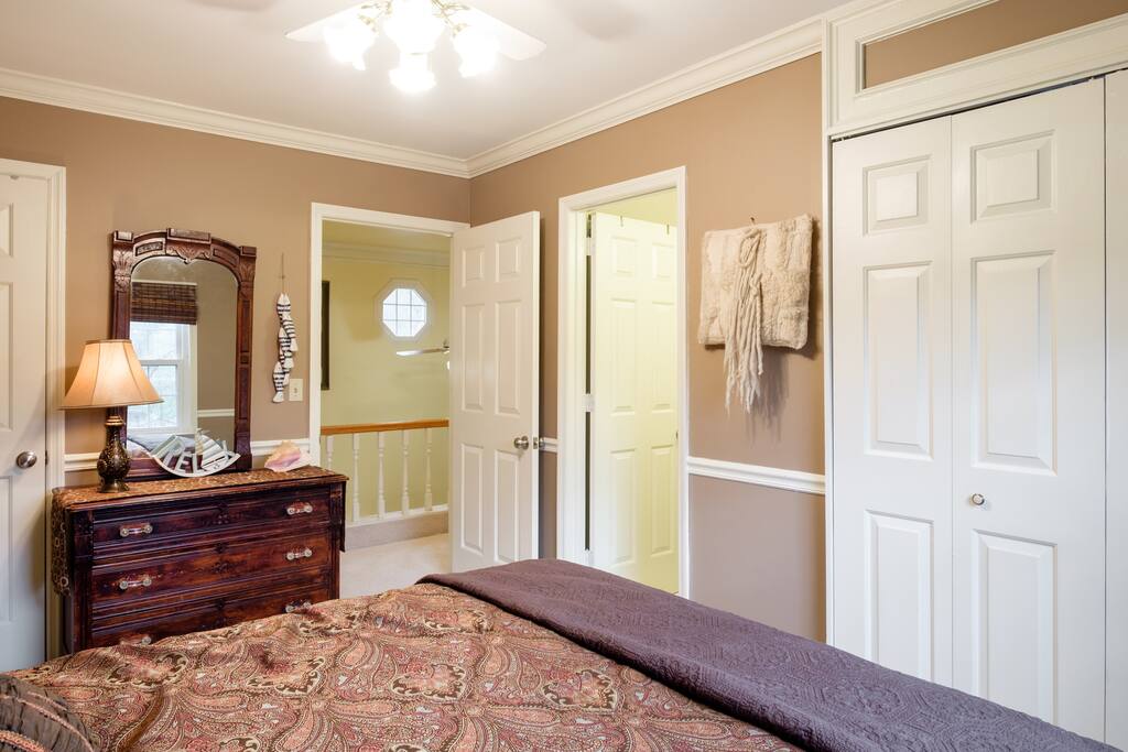 Private bedroom bath