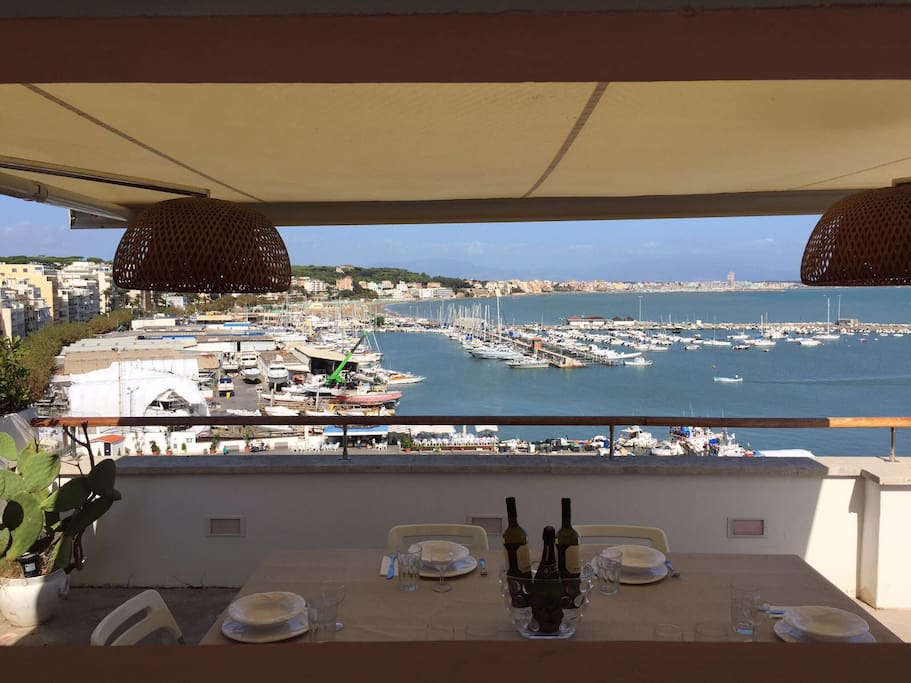 Terrazza attrezzata con Vista sul Porto