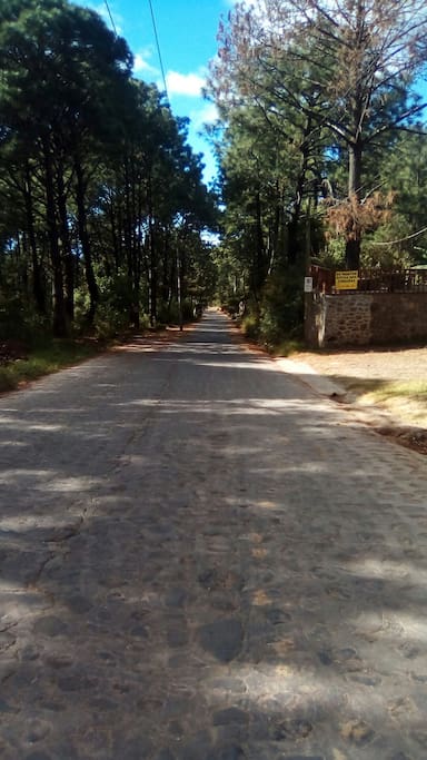 Calle hacia los Cazos