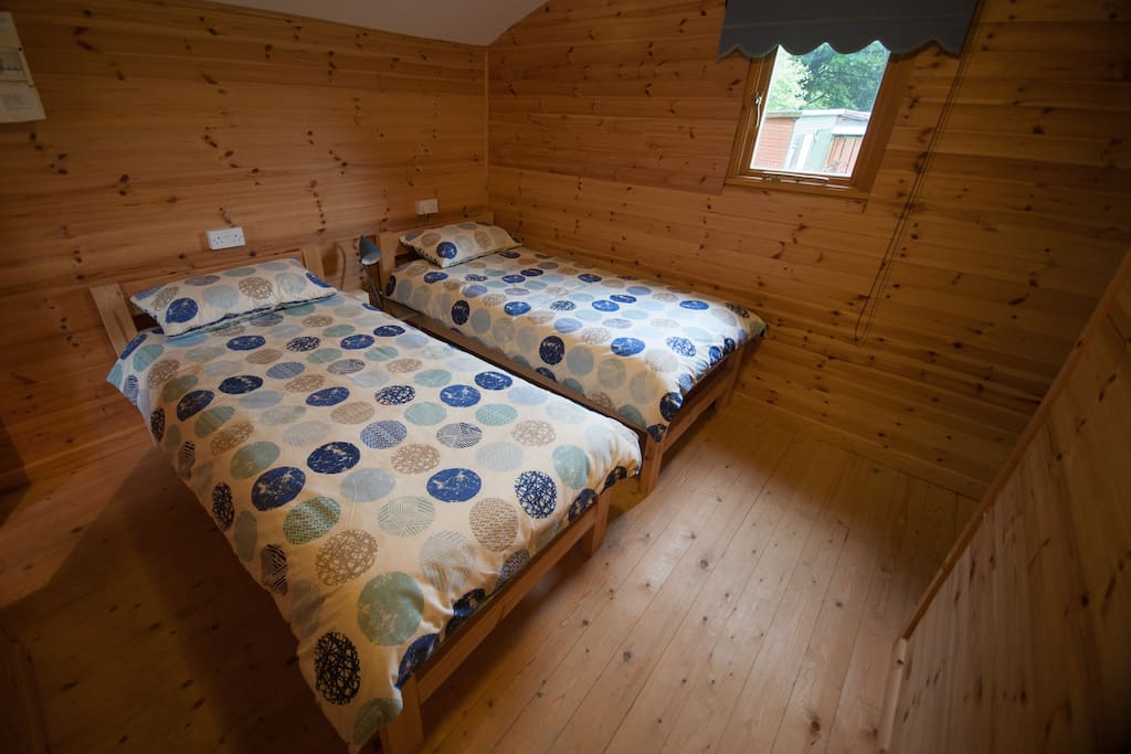 Twin bedroom with nice fresh bedding and a wardrobe to store your things