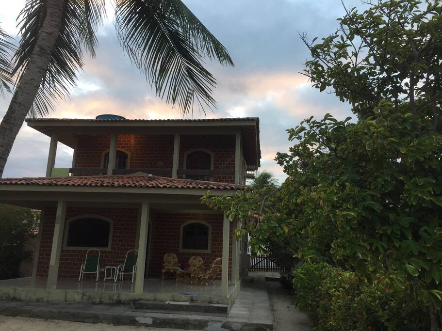 Casa sólida e ventilada! Ensolarada!