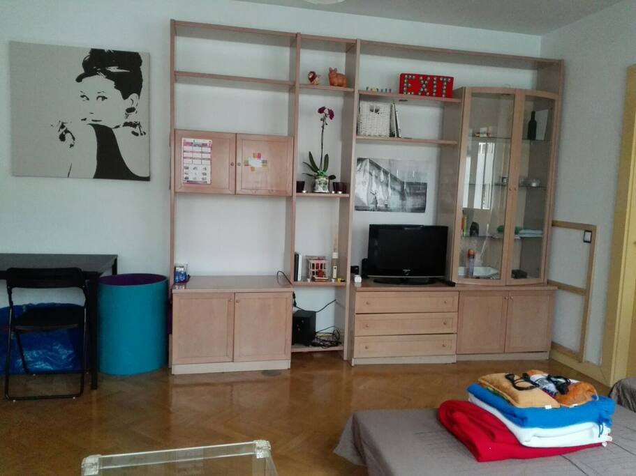 Salon/2