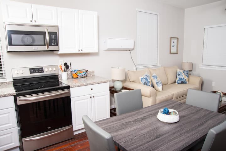 Кухнята е заредена с всички основни удобства за краткия ви престой. 