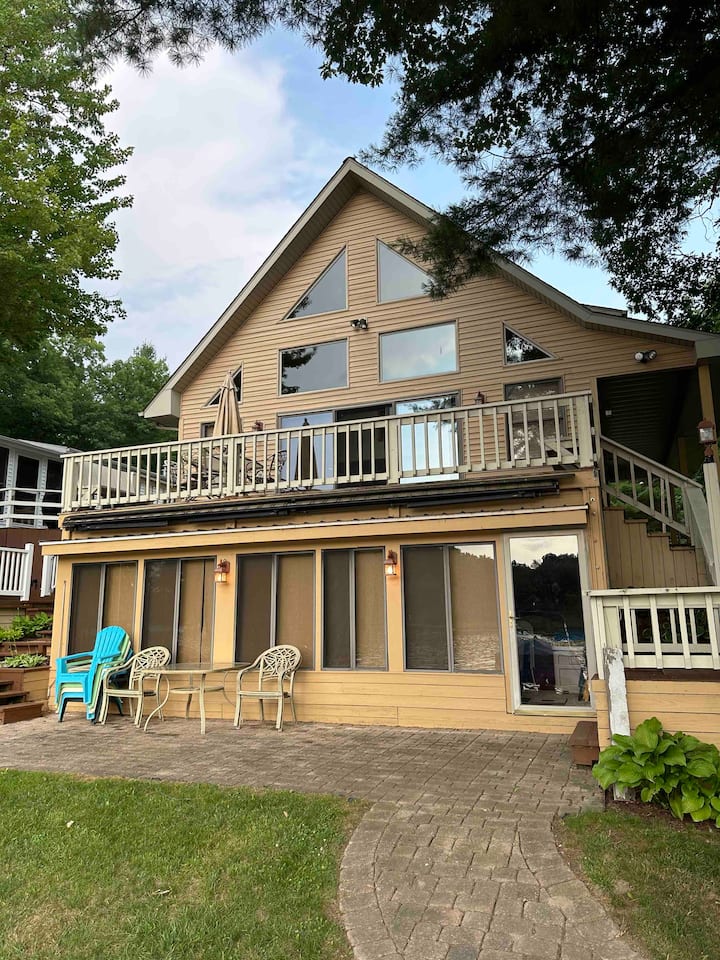 Cozy cabin on Lake George, MI