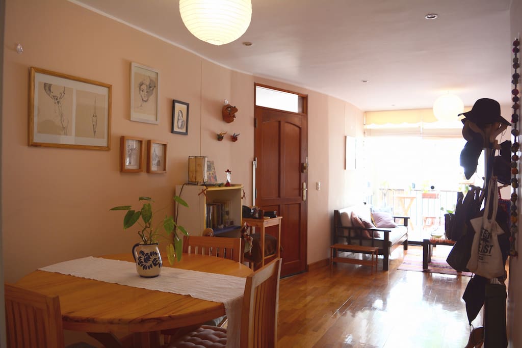 A cozy, calm and full-of-plants apartment in San Isidro