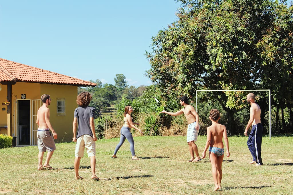 O campinho de futebol sempre está pronto para receber os jogos!
