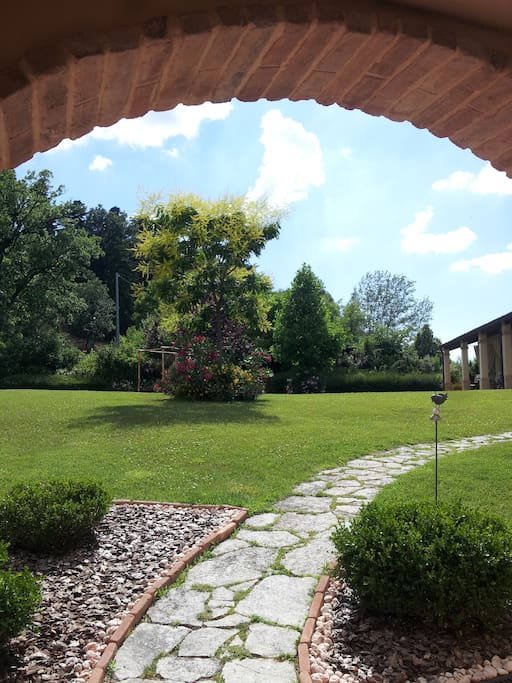 Sentiero che porta alla camera.
Path to your room.
