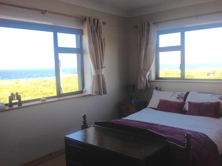 Dormitorio principal con vistas de doble cara al Océano Atlántico.