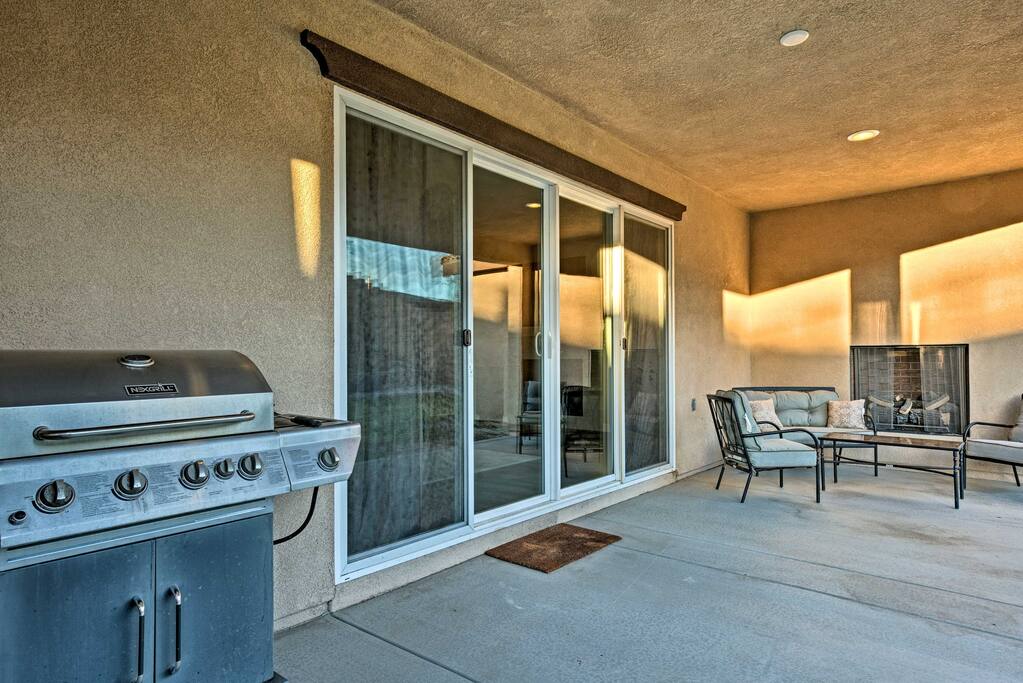 Relax on the outside patio as you watch the sun set over the mountains.