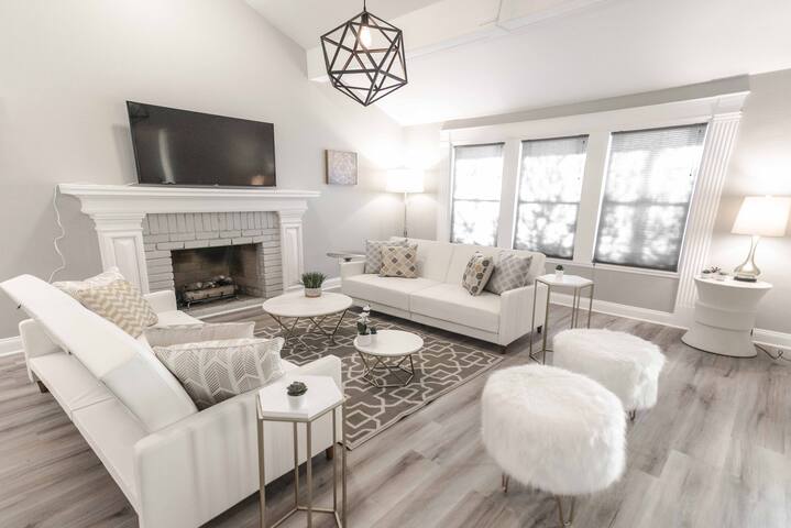 Luxury 5br/3ba Huge Pool LV Strip 8min Slps 16! gallery image 4