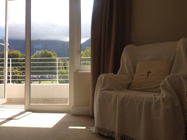 Beautiful large newly renovated house. gallery image 4