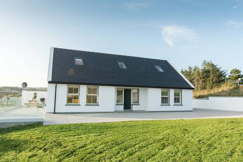 Katies Cottage - Bright, Modern with Seaside Views