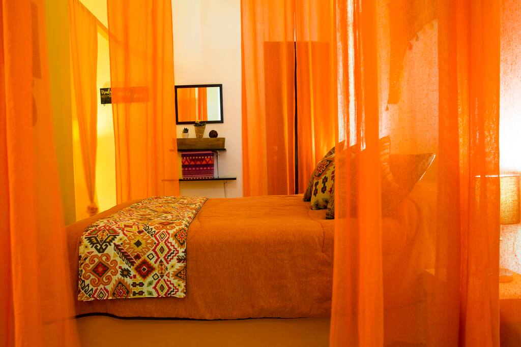 Main double bed. Cama principal matrimonial
