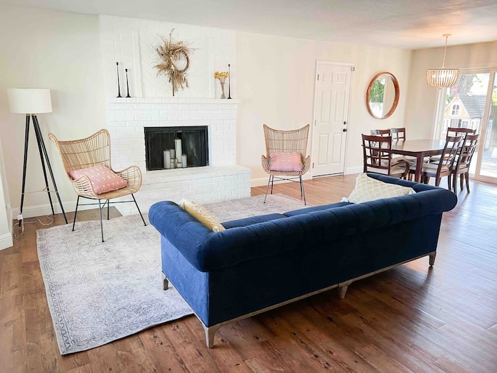 Beautiful Simply Modern White House + Hot Tub Houses for Rent in