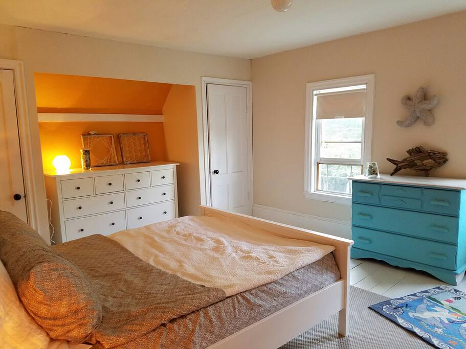"Sunrise Room" (not for late sleepers)