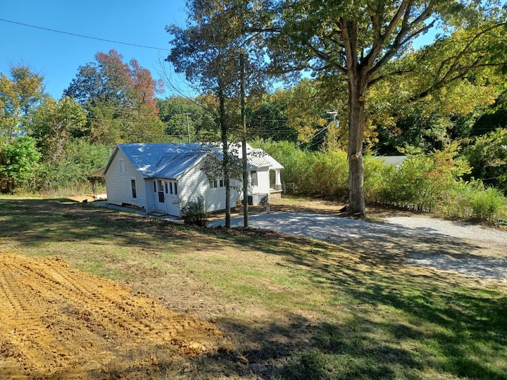 Lil' Llama Cottage - Sevierville, TN