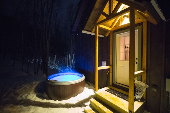 New Cabin Hot Tub Wooded River Fire Place Cabins For Rent In Jackson New Hampshire United States