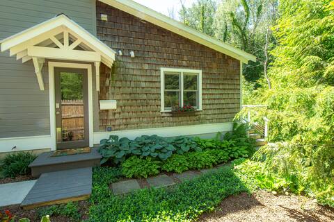Secluded & Contemporary Suite With Every Amenity