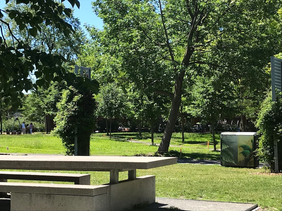 Le parc super charmant à 2 min!!!