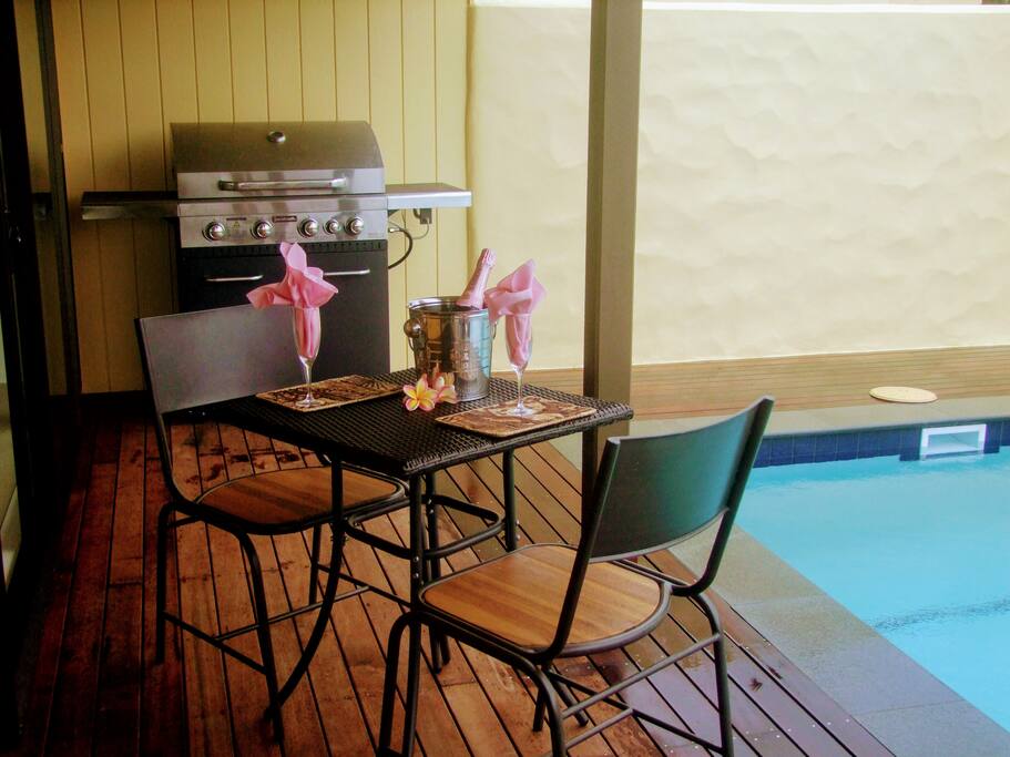 Champaign& BBQ by the pool