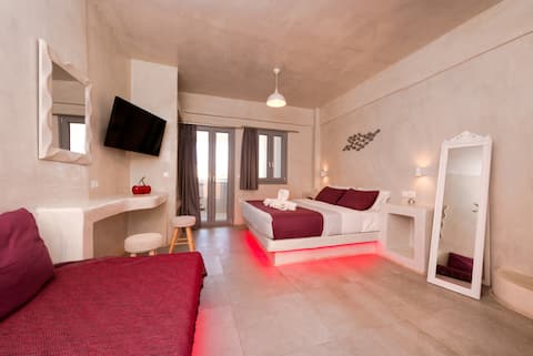 The Muse12-Honeymoon Suite outdoor jacuzzi_seaview