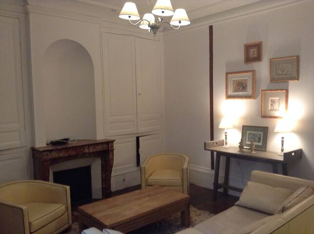 En Centre Ville Proche Insead Et ChÂteau Apartments For Rent View Photos