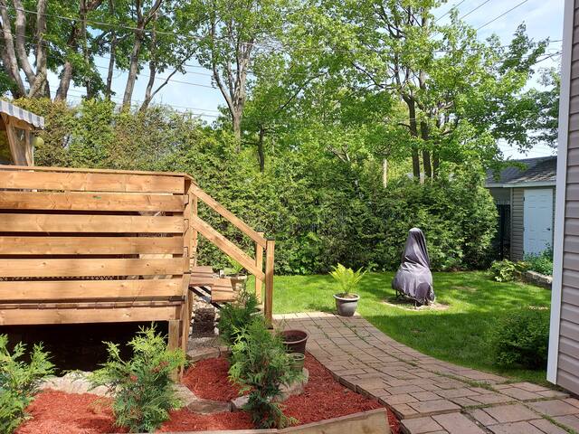 Cozy Retreat | Spacious Home with Hot Tub & Wine gallery image 4