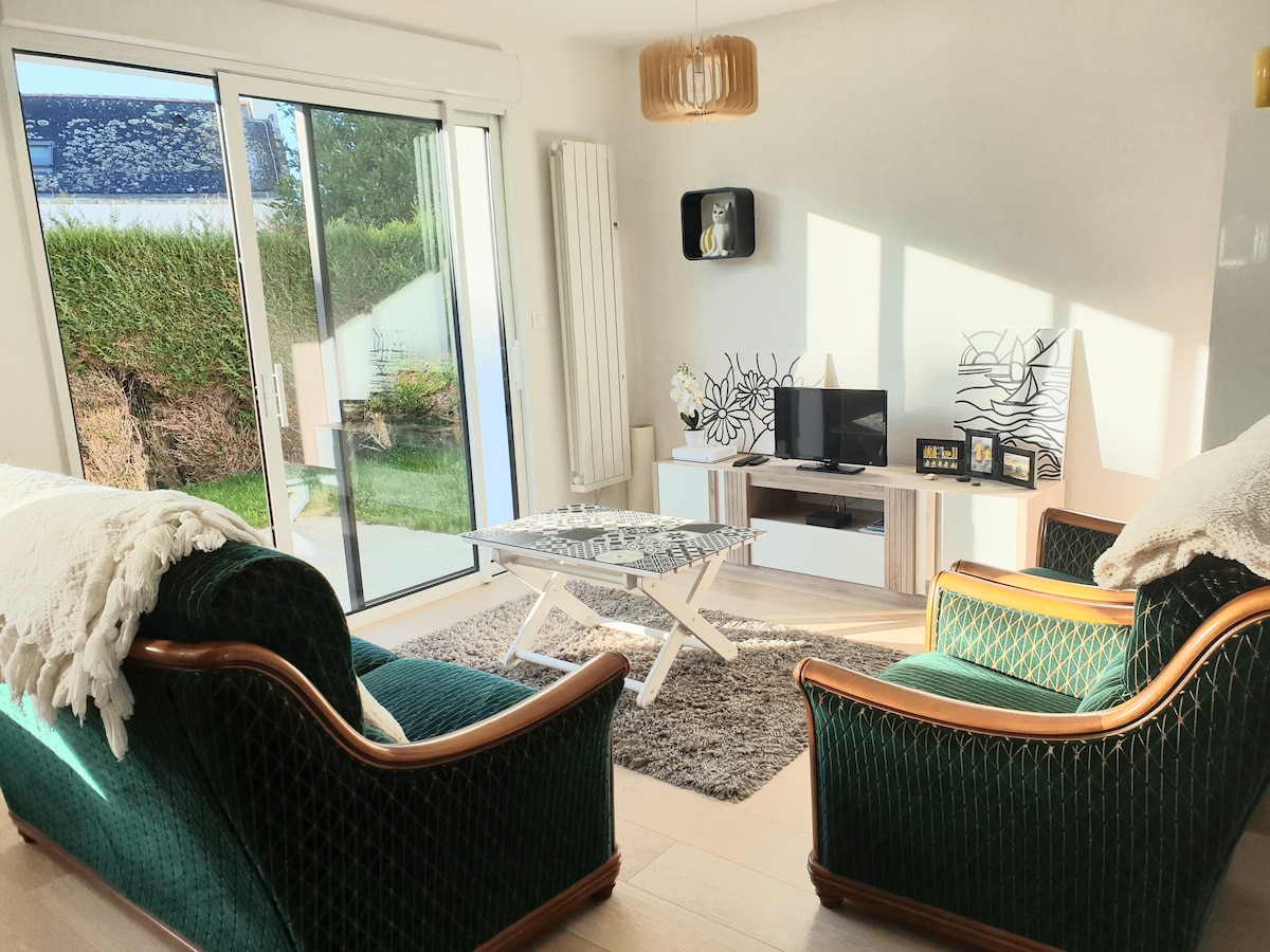 Popular Airbnb listing: 🏖On the Oyster Route 🌞– Carnac Bourg in Carnac