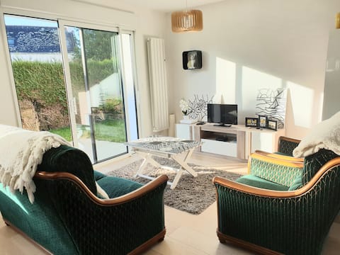 Popular Airbnb listing: 🏖On the Oyster Route 🌞– Carnac Bourg in Carnac