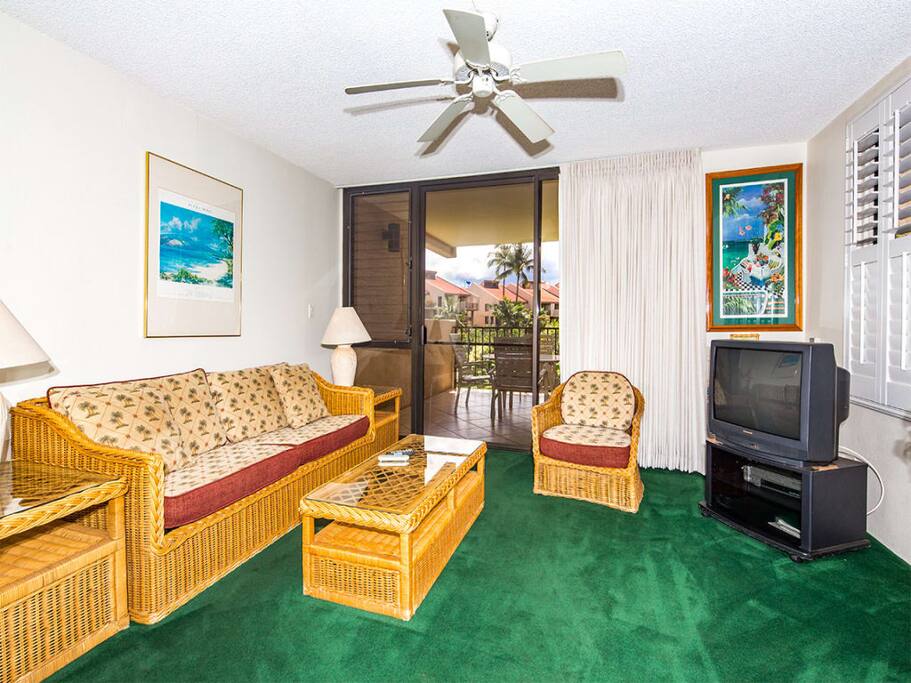 kamaole-1gv-3208-living-room-02.jpg