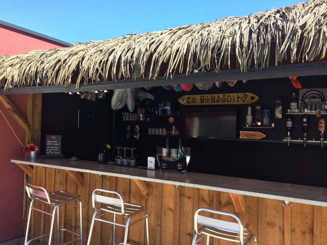 Superbe maison moderne piscine bar