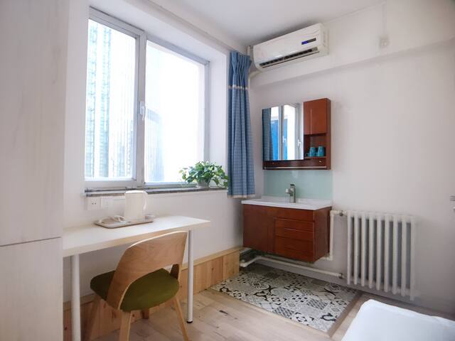 「mini市景房」距海200米-楼下就是五四广场/奥帆中心/灯光秀-2号线地铁口200米