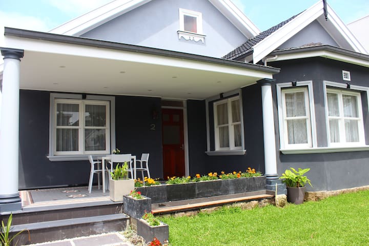 Dream Bondi: Whole Home, 3 Beaches, Shops!