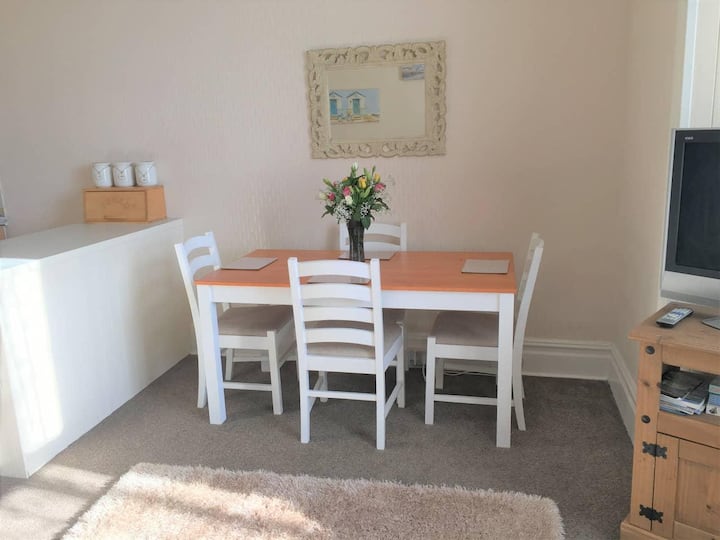 Spacious 1 Bedroom Flat nr Seafront, Penzance Apartments for Rent in