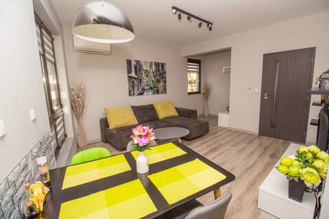 ★Vista West★ Apt 60m2, City Centre, A/C, View