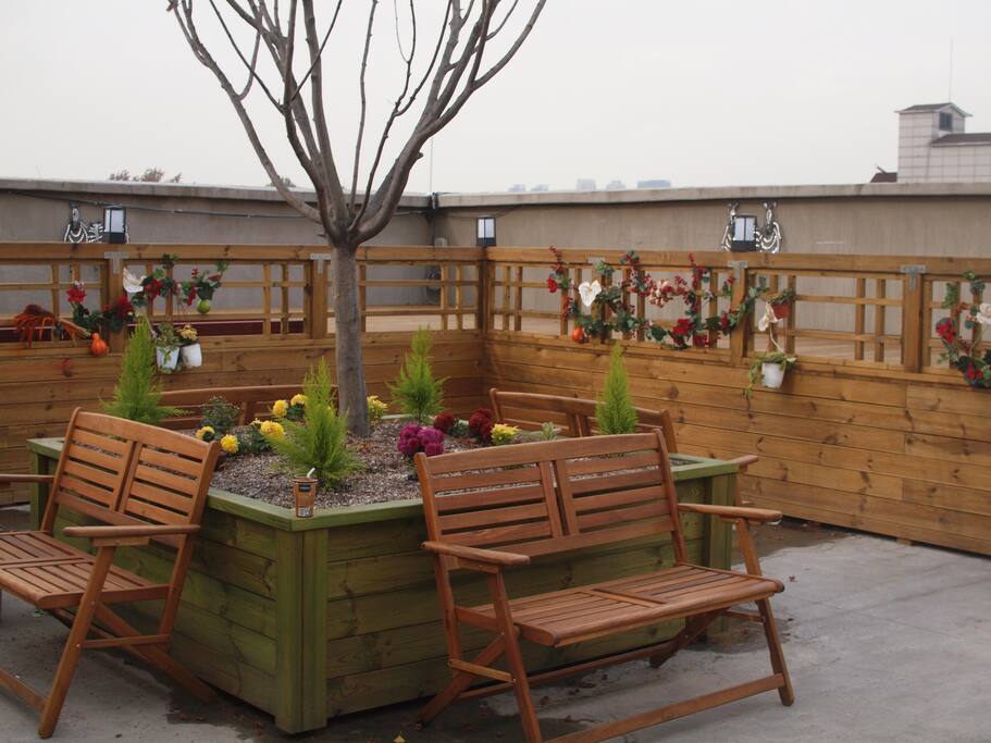 ROOF GARDEN