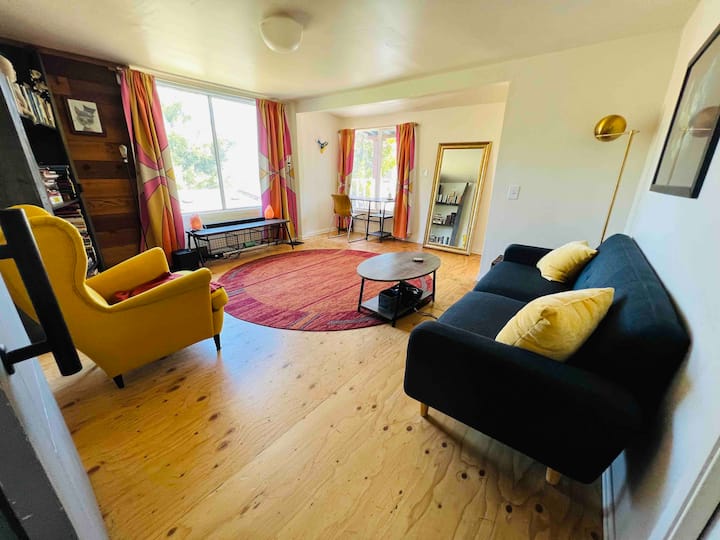 Cozy Cottage 
Mountain Getaway!
 (Entire Property) - Calabasas, CA
