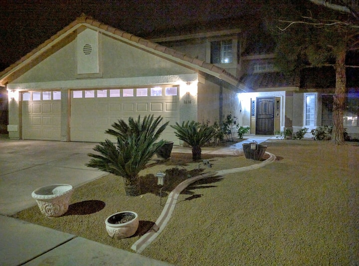 Beautiful 4 bedroom Home By Summerlin with Pool Houses for Rent in