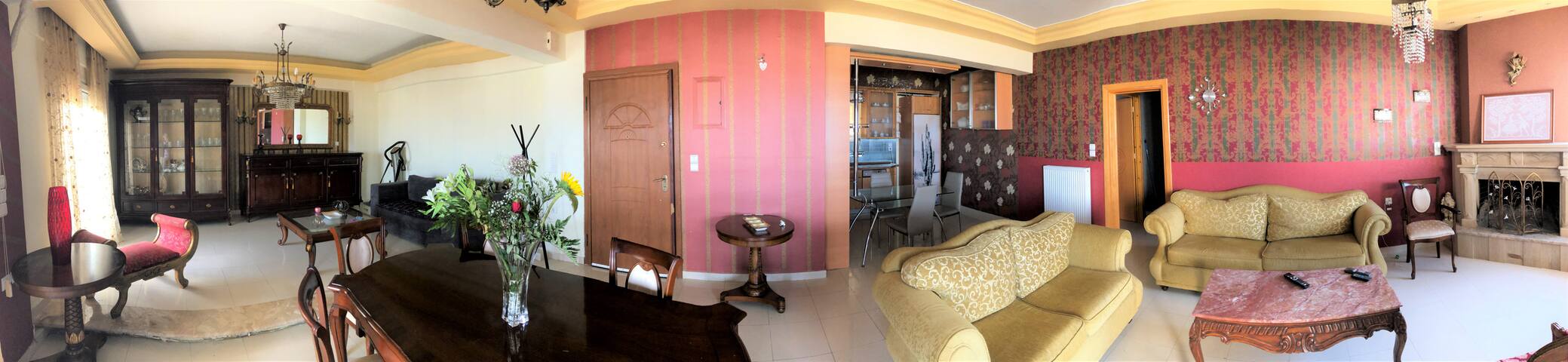 Family’s Holiday House gallery image 3