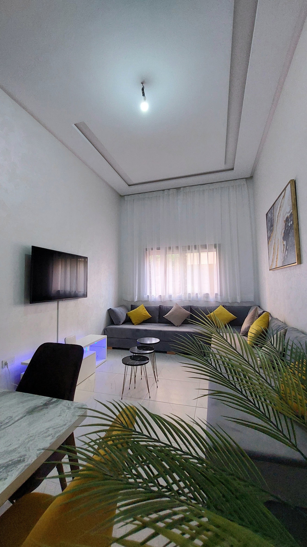 客厅和餐厅配有电视（ 140厘米）、Netflix和无线网络，宽敞舒适的沙发，可作为额外的床。