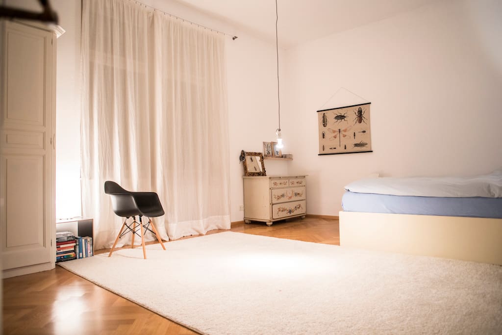 Großes Schlafzimmer